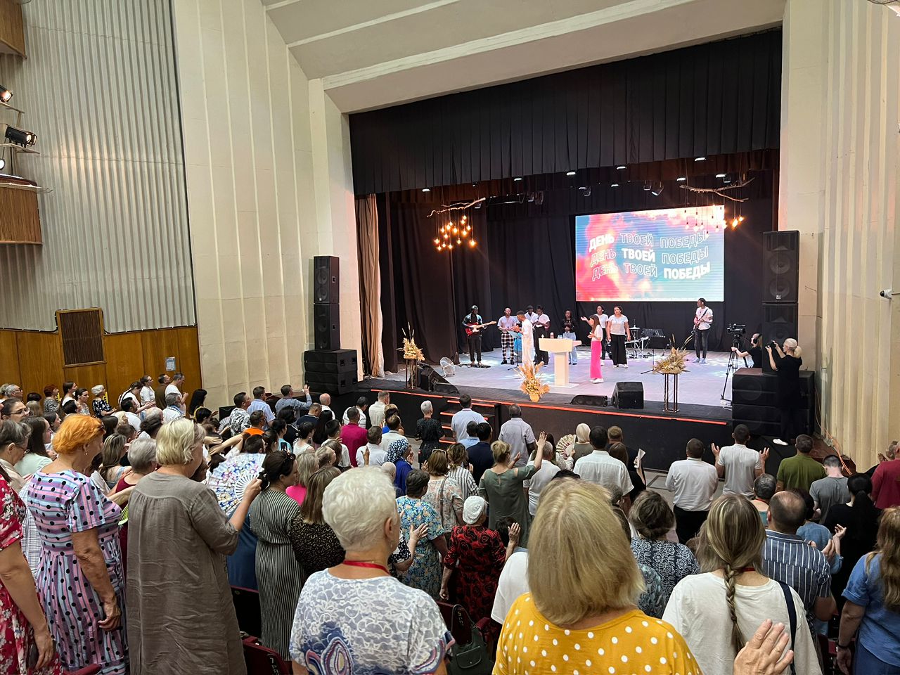 Russia worship meeting 4